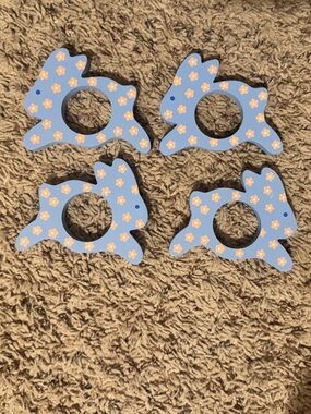 Avon Gift Collection 4 Springtime Easter Bunny Rabbit Napkin Rings